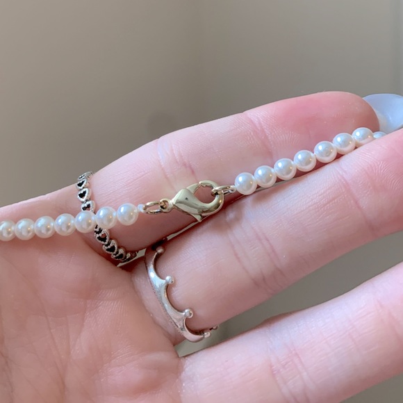 Pearl Necklace with UFO Charm - Picture 3 of 3